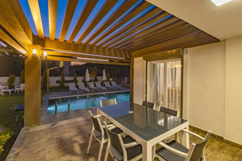 Bella- 4 Bedroom Holiday Villa In Oludeniz Фетие Екстериор снимка